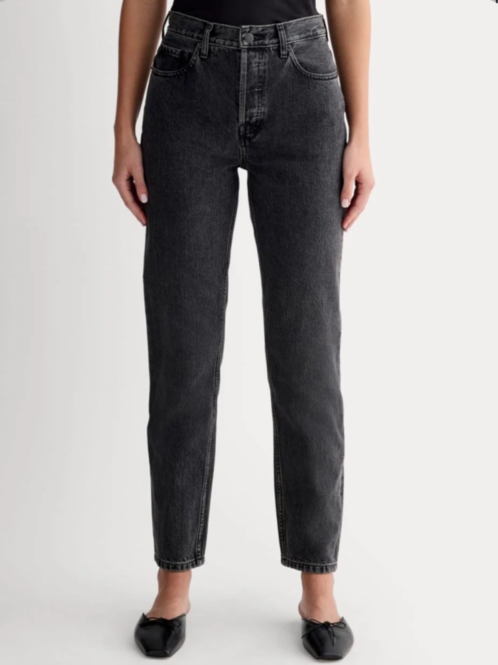 Everlane  The 90s Cheeky Jean in Washed Black